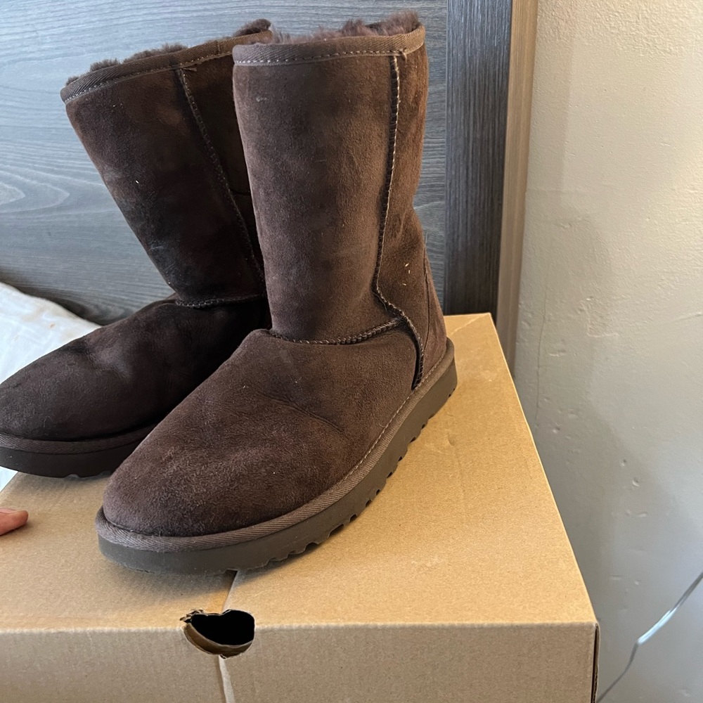 Uggs right boot has water damage